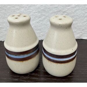 Vintage salt and pepper shakers.‎ 3.25"x1.75".
